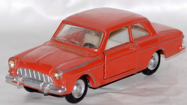 NOREV FORD TAUNUS 12M PLASTIGAM 1/43 bon état d'usage. NO BOX. SEE PICS